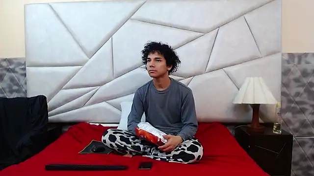 Nyx_and_Arian webcam