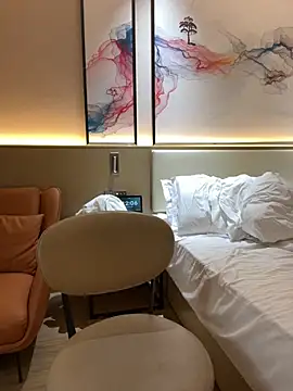 mo-mo-69 Stripchat cam model