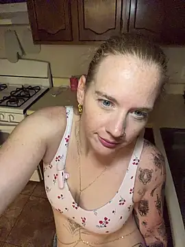 RoxyRedXO12 - Live Cam