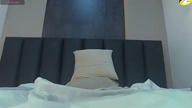 RiriiBrunette__ webcam