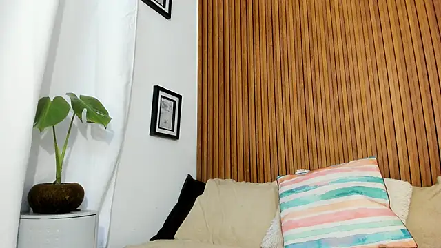 mia_girl123 - Mia_girl123's free webcam - UK Sex Cams