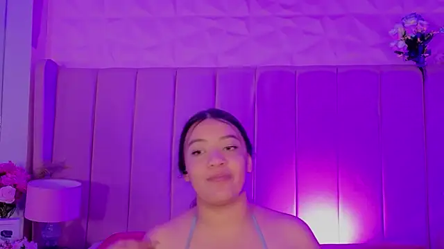 MollyBigBoobs12 webcam