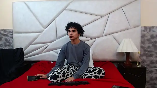 Nyx_and_Arian webcam