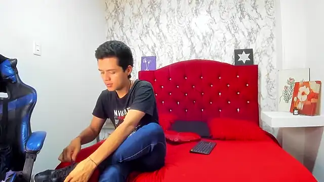 Alejandra_and_James_ webcam