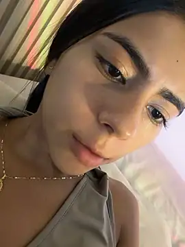 Lilybeeth live sex cam