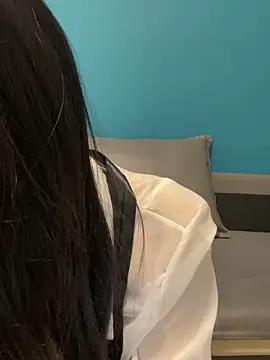 美女ZHJKS9988在线直播