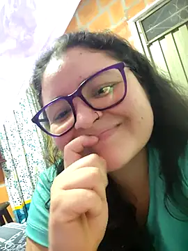 Dark_Cherry20 webcam