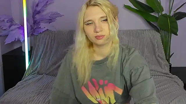 Kitty_Blondie webcam