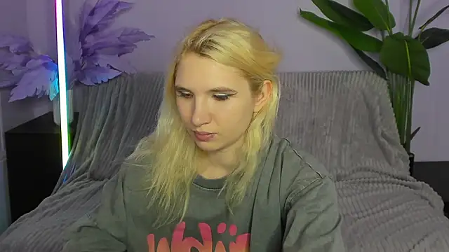 Kitty_Blondie webcam