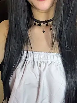 Yiyina_17 live sex cam