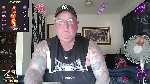 KINKYBLUEYES69 webcam