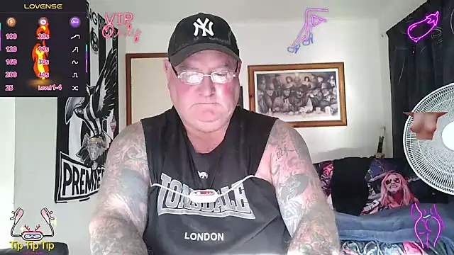 KINKYBLUEYES69 live sex cam