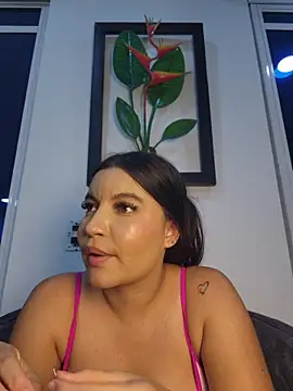 Pretty_Julieta live sex cam