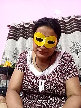 Gullapi Stripchat cam model