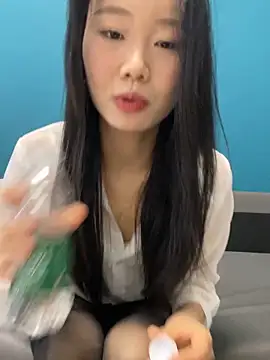 美女ZHJKS9988在线直播