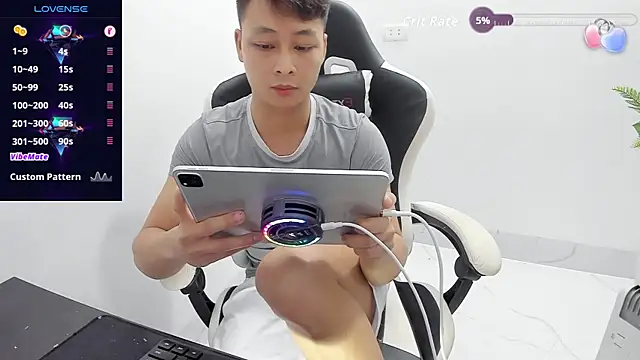 Naughty___asian webcam