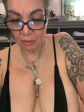 dieseldame1313 - Dieseldame1313's free webcam - UK Sex Cams