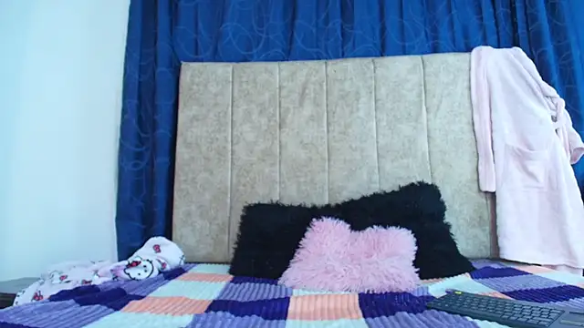 Slut_Full_Messy webcam