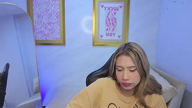 evy_luxx_v - Evy_Luxx_v's free webcam - UK Sex Cams