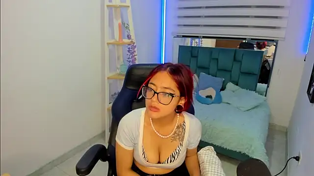 Sara_Red_X webcam