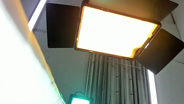 Aisha_hotts777 webcam