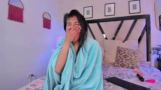 Violettaa_Stone webcam