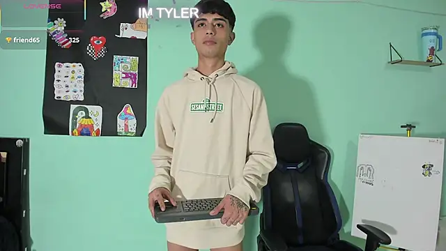 TYLERhHOT2005 webcam