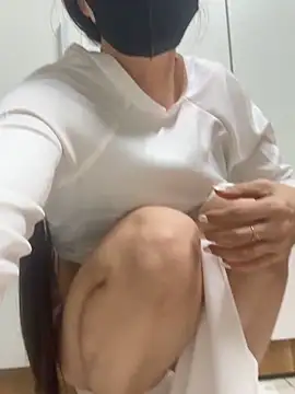 Show bướm móc phun nước 