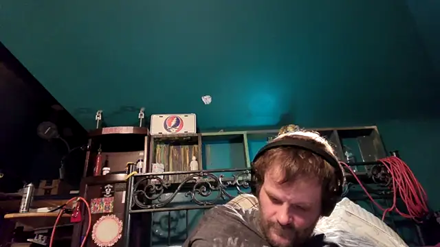 charactrzero (Ask my age) - get naked stay naked