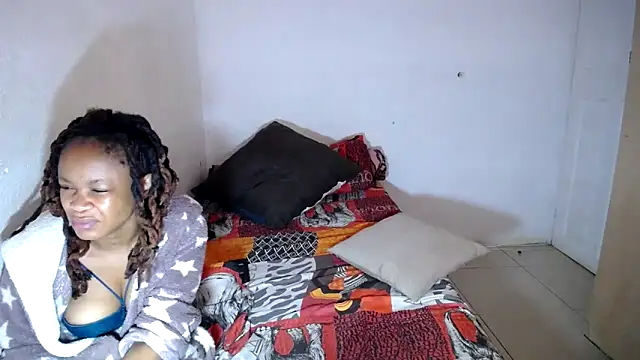 EbonyEssence live sex cam