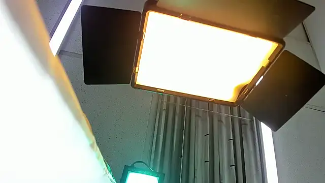 Aisha_hotts777 webcam