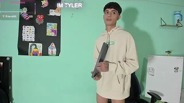 TYLERhHOT2005 webcam