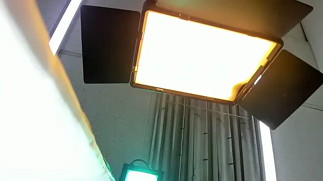 Aisha_hotts777 webcam