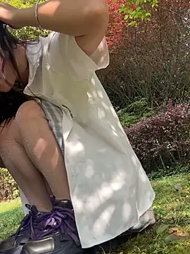 luna-sisi (F young) - 户外假阳具抽查2分钟