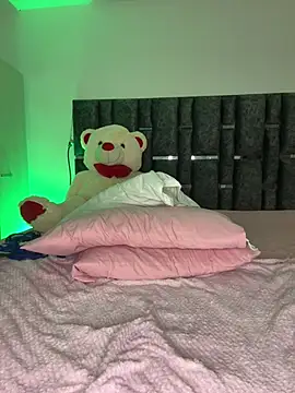 Webcam Model (Bella-kim-) is live