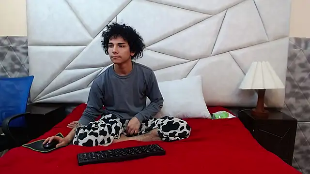 Nyx_and_Arian webcam