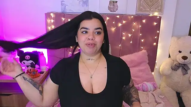 MiahJoness Stripchat cam model