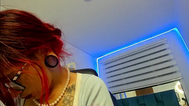 Sara_Red_X webcam