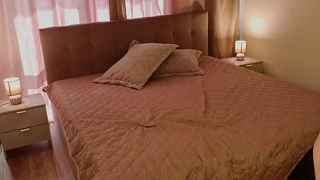 DeloresSaberi webcam