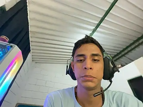 Max_TheHorseDick webcam