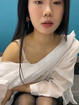 美女ZHJKS9988在线直播