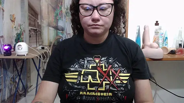 curly_greeneyed webcam