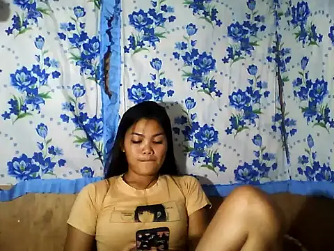 PinaySkinnyJust18 webcam