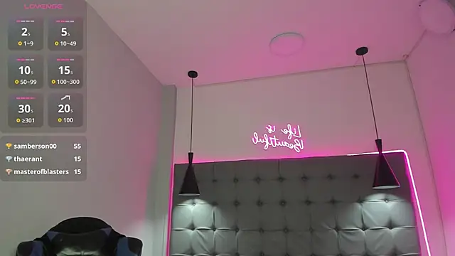 scarletcherry18 webcam