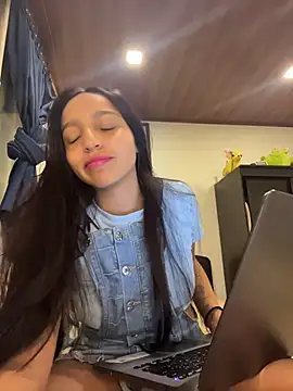 Webcam Model (Eve_Ritz) is live