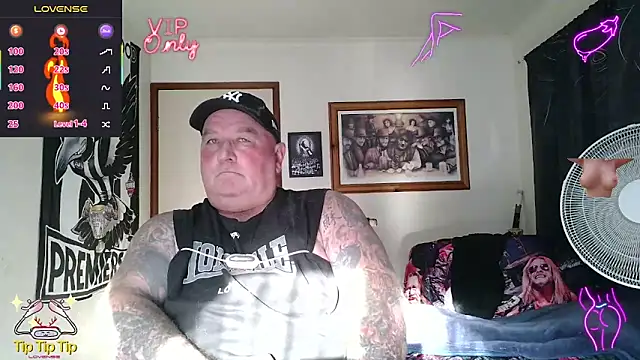 KINKYBLUEYES69 live sex cam