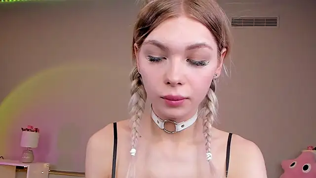 Blondy_Fina webcam