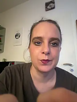 Webcam Model (Chantalee)  is live.Free join now!