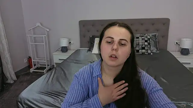 mikafoxy - MikaFoxy's free webcam - UK Sex Cams