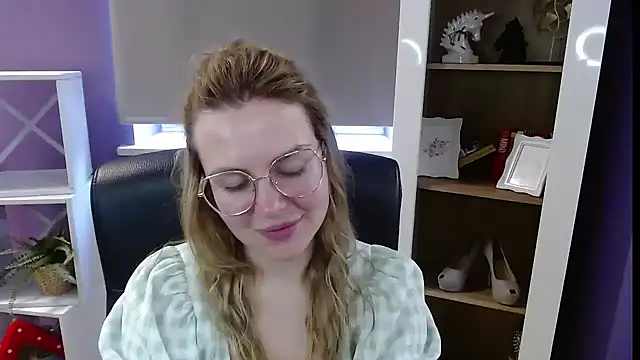 zoey_erotic - Zoey_Erotic's free webcam - UK Sex Cams